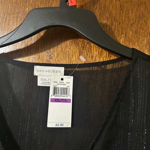 Van Heusen’s Blouse (3) - Picture 4 of 4